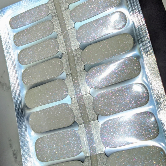 5 for $20 Nail Wraps- Snowflake Tips - Picture 4 of 4